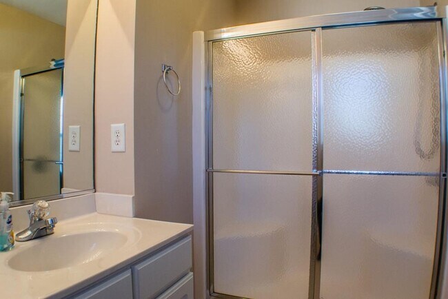 Building Photo - 6981 Hanesbrook Cir