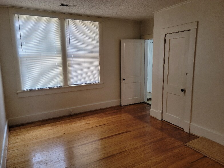 Building Photo - 448 W Railroad Ave