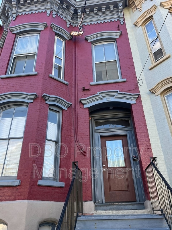 Primary Photo - 372 Clinton Ave