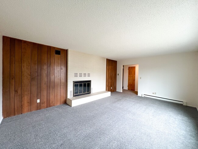 Building Photo - 3 Bedroom, 2 Bath - Home in Moyina Heights