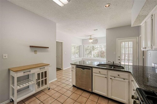 Building Photo - 10910 Willow Meadow Cir