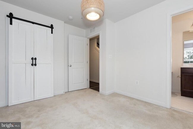 Building Photo - 12731 Vuillard St