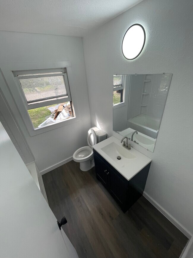 Building Photo - 602 S Wanda Dr