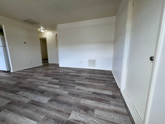 Building Photo - 281 S McCall Rd