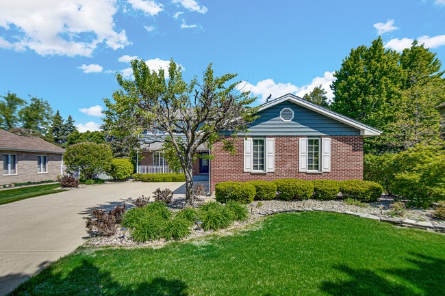 Building Photo - 10700 Churchill Dr