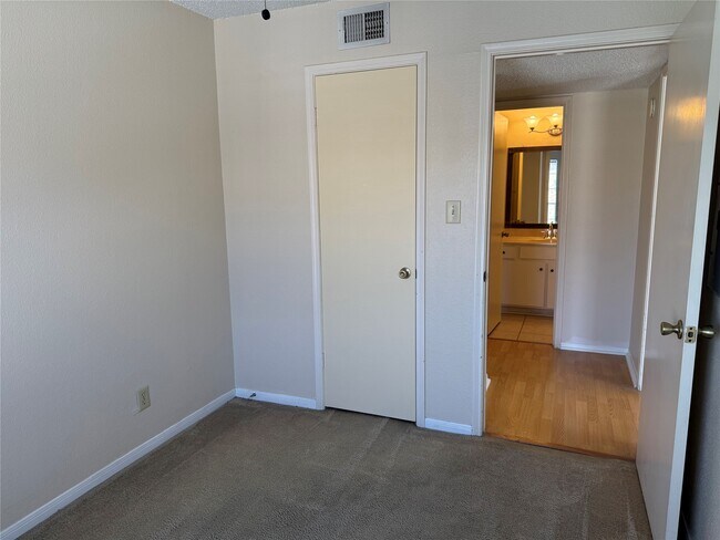 Building Photo - 2121 Hepburn St