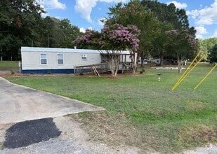 Building Photo - 2 Bedroom Mobile Home Close to Wren