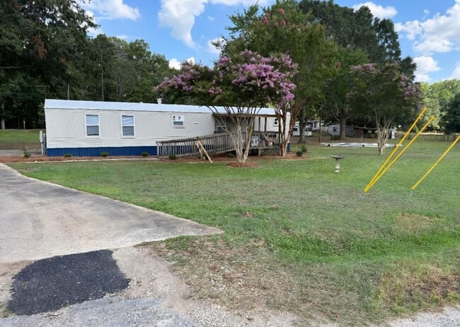 Primary Photo - 2 Bedroom Mobile Home Close to Wren