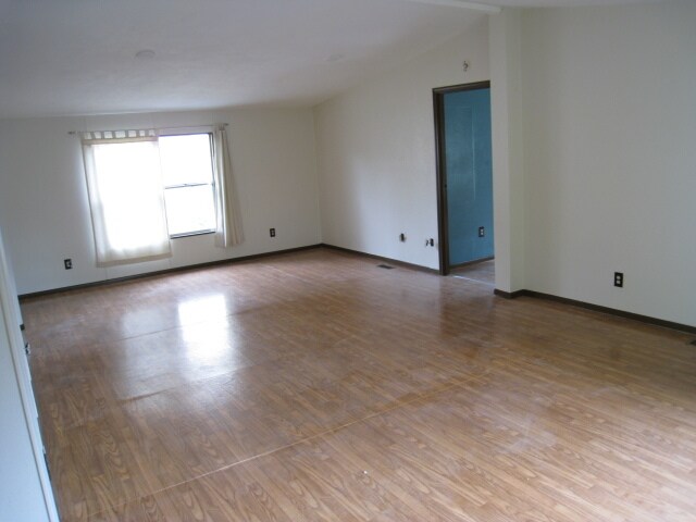 Building Photo - 704 SE 26th Ave