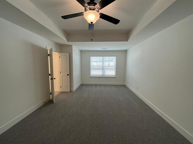 Building Photo - 3 bedroom Townhome in Auburn