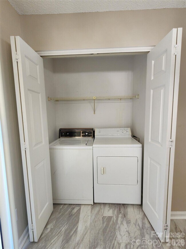 Building Photo - 6227 Mayridge Dr