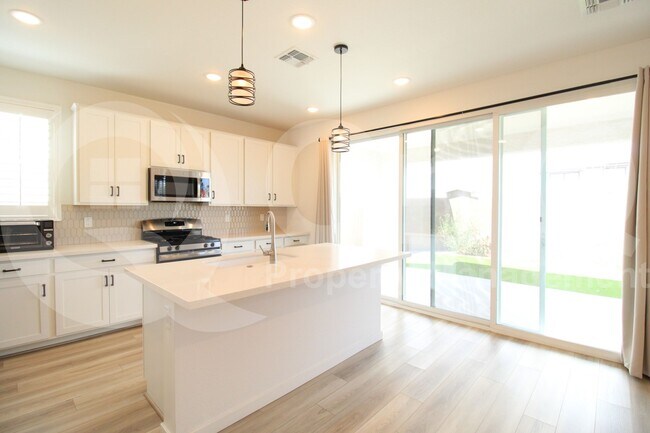 Primary Photo - 17737 W Cassia Way