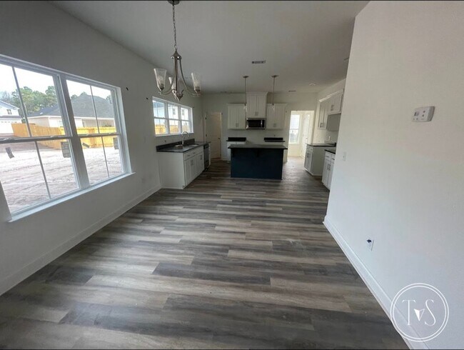 Building Photo - 167 Ironwood Dr
