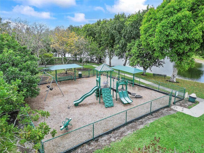 Building Photo - 1008 NW 116th Ave