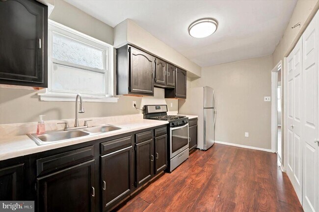 Building Photo - 4815 Fairmount Ave