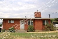 Building Photo - 4042 Porter Ave