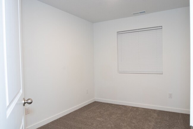 Building Photo - 977 Jack Dr