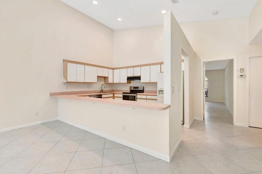 Building Photo - 3121 Florida Blvd