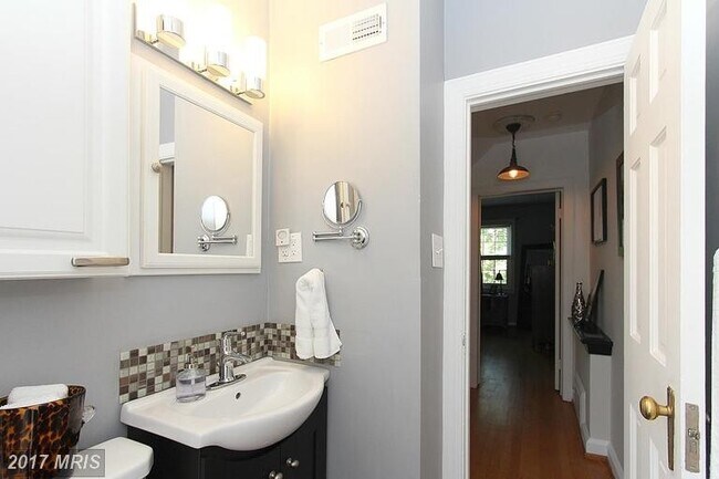 Building Photo - Wonderful Home in Great Arlington Location!