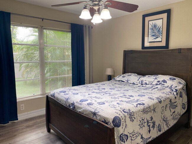 Building Photo - Charming 2/2 Seasonal Rental in Sarasota – Minutes from the Beach! Private Courtyard Included!!