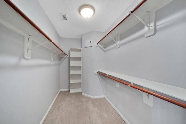 Building Photo - 16731 Creek Trail