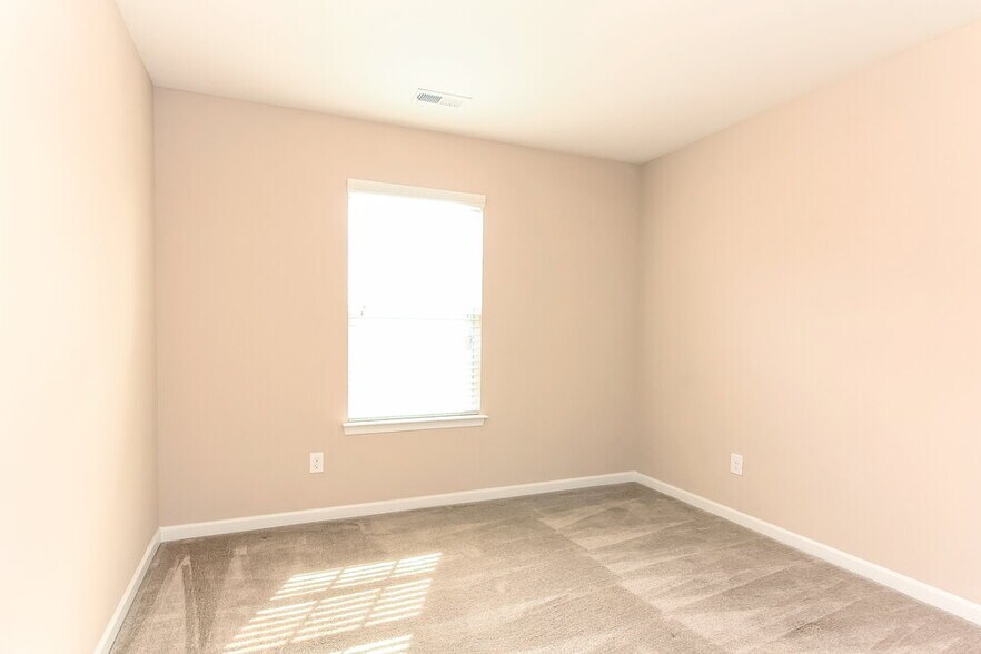 Building Photo - 3324 Mortemer Ln