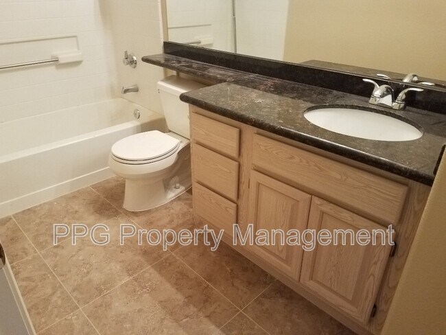 Building Photo - 11375 E Sahuaro Dr