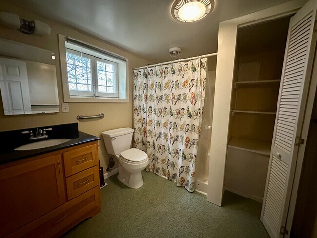 Building Photo - Charming 3 Bedroom Portland Home!