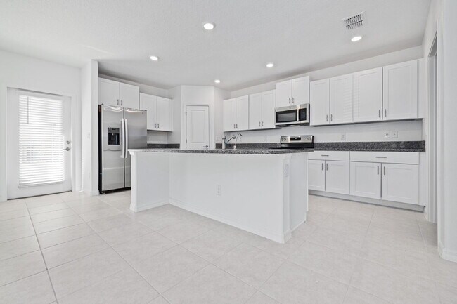 Building Photo - "Spacious 5-Bed Gem in Epperson community ...