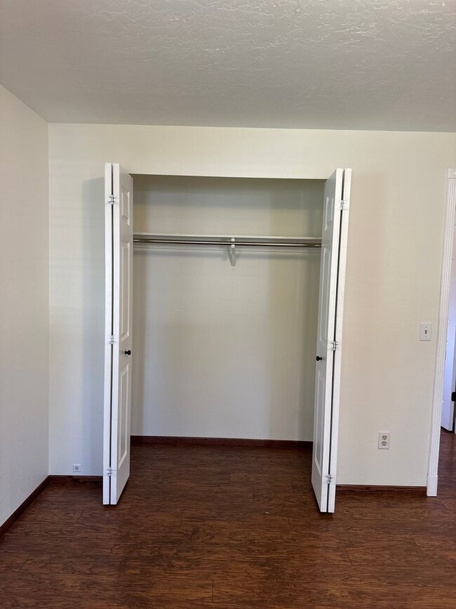 Building Photo - 3 Bed | 2 Bath | 1.17 Acres | Single-Level Home | Mountain Views