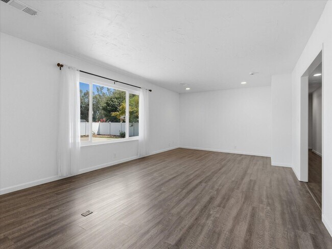 Building Photo - 2224 N Bethel Ave