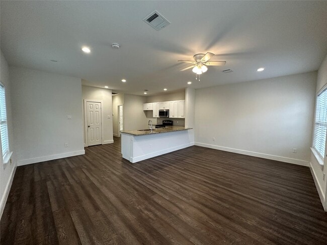 Building Photo - 9302 Bean St