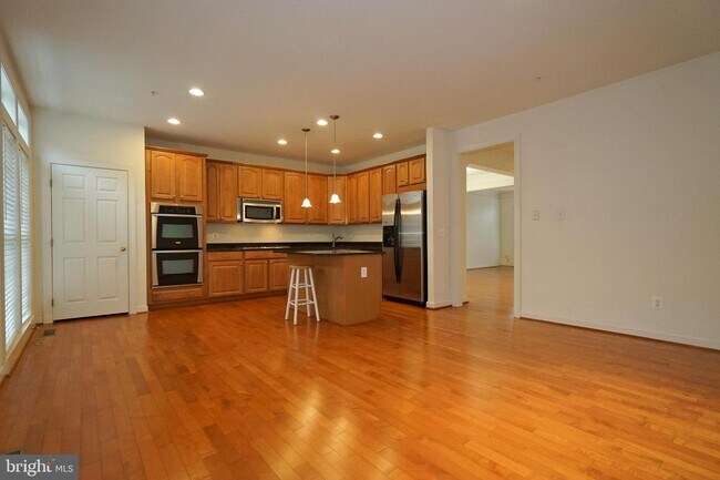 Building Photo - Beautiful 4 BD 4.5 BA Townhome in the Reserve at Tysons Corner
