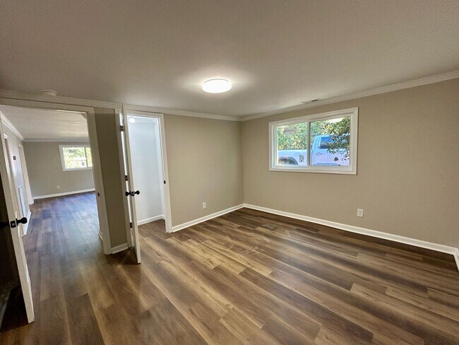 Building Photo - 5th- 308