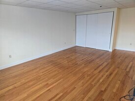 Building Photo - 90 Sutton St