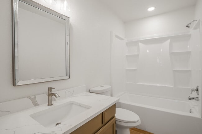 Building Photo - "Charming Newly Remodeled 4-Bed Oasis Touches in St. George – 1528 Sq Ft of Comfort!"