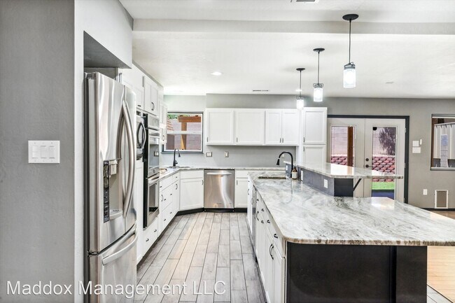 Building Photo - 4 br, 3 bath House - 6405 Sonrisa Pl NE