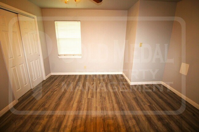 Building Photo - 205 E Vardeman Ave