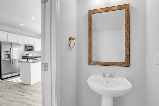 Building Photo - AVAILABLE NOW! Brand New 3-Bedroom Townhou...