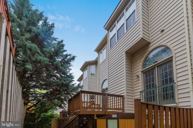 Building Photo - 434 Clayton Ln