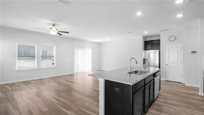 Building Photo - 1186 Arrowlake Rd