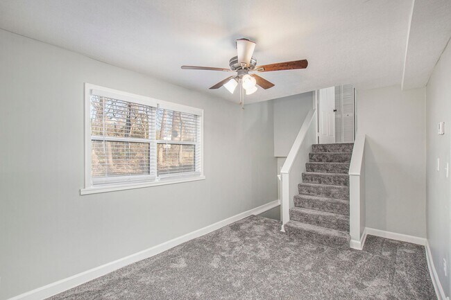 Building Photo - 5335 Reeds Rd