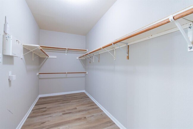Building Photo - 8421 Cahill Dr