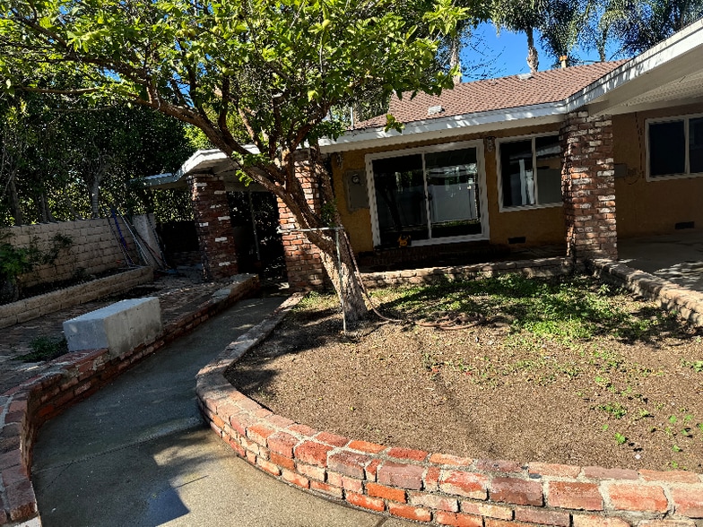 Building Photo - 14670 Harding St