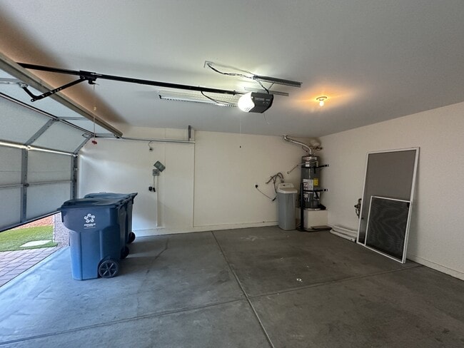 Building Photo - 6752 Philharmonic Ave