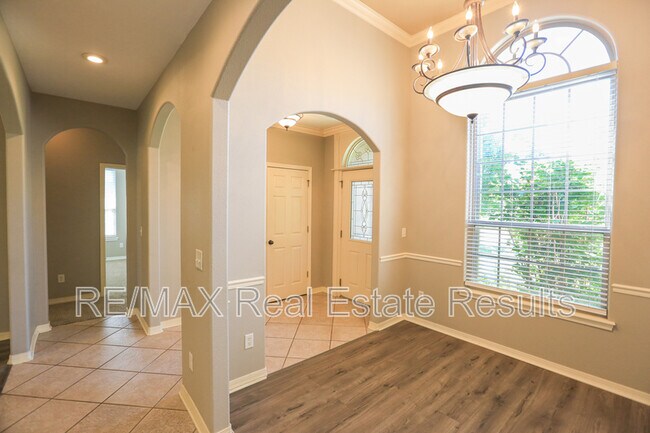 Building Photo - 3104 SW Tunica Ave