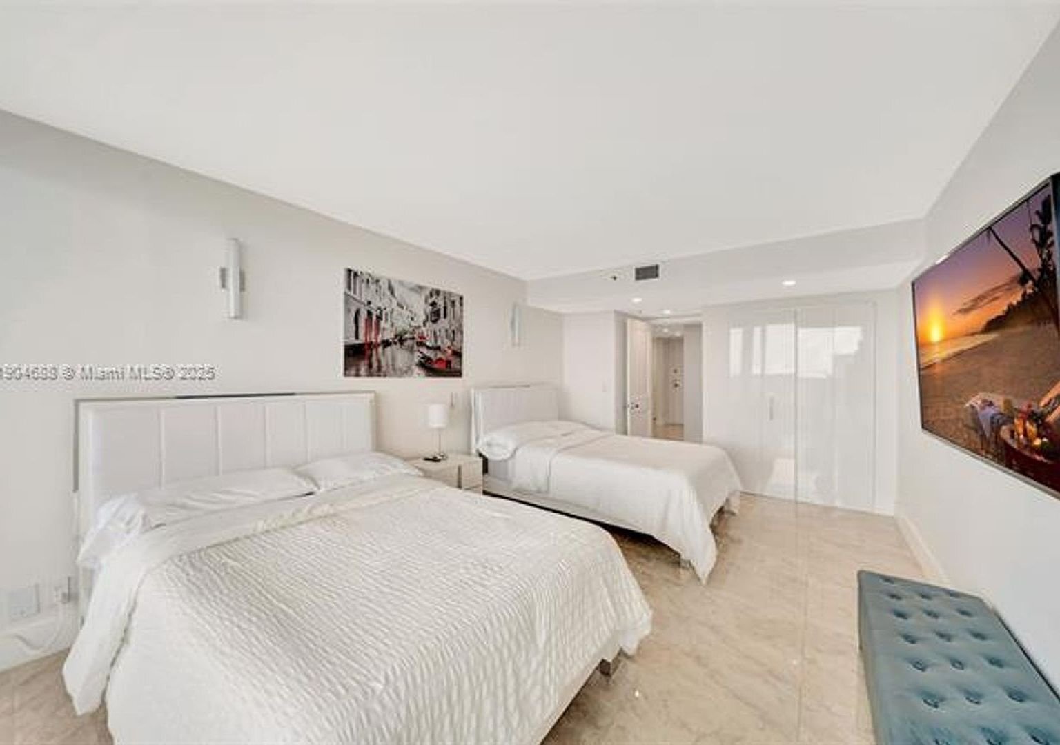 Building Photo - 851 NE 1st Ave