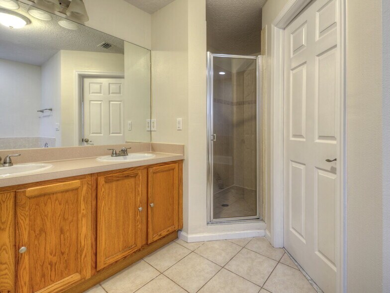 Building Photo - 125 Pennock Landing Cir