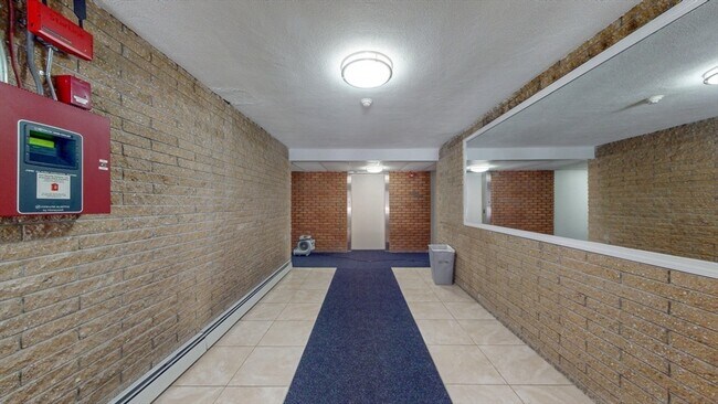 Building Photo - 15 Walbridge St