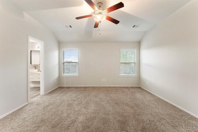 Building Photo - 14077 Lake Cres Dr